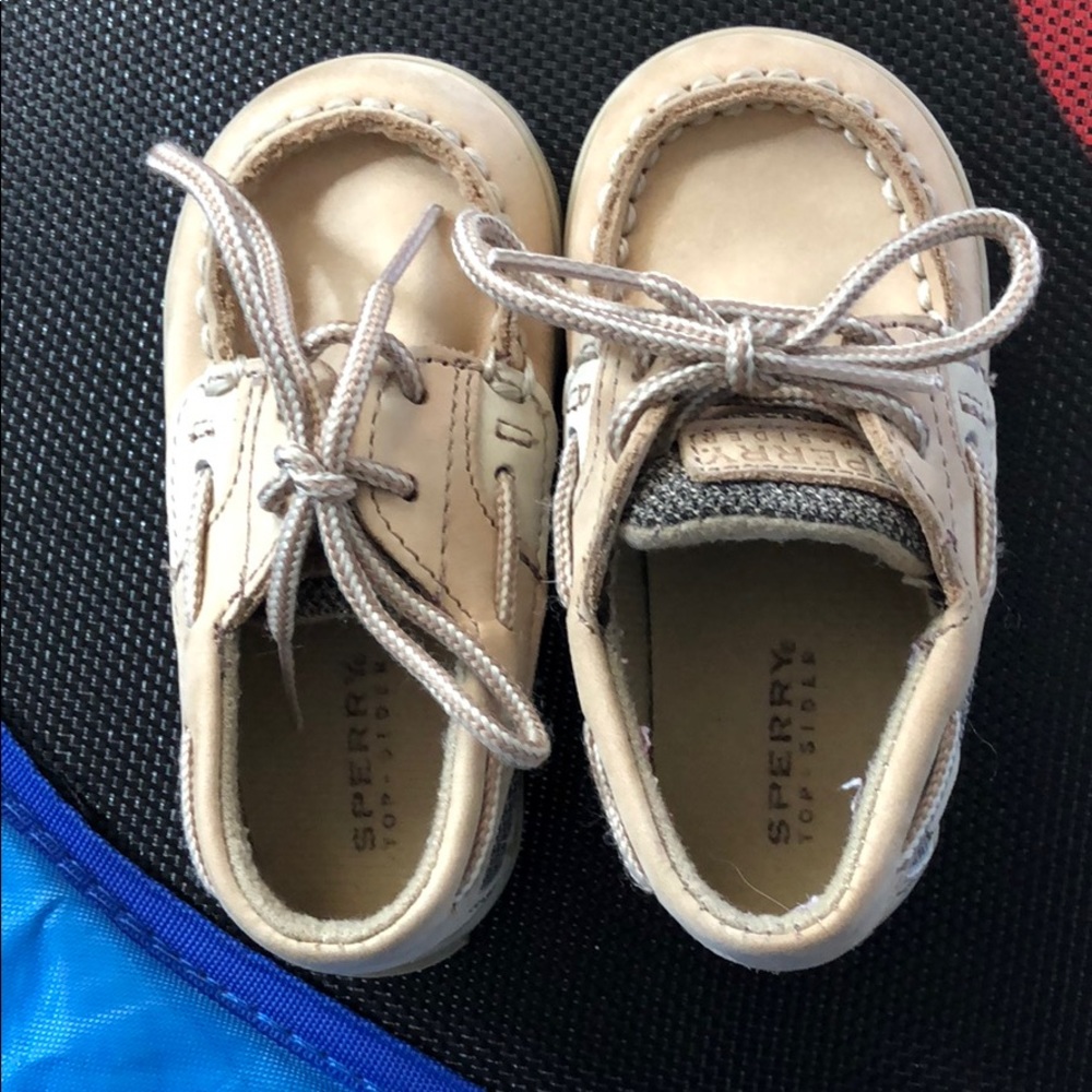 Sperry size 4